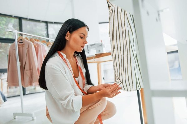 Comment améliorer la précision du suivi GPS sur la montre Garmin Fenix 6 Pro lors de parcours boisés?